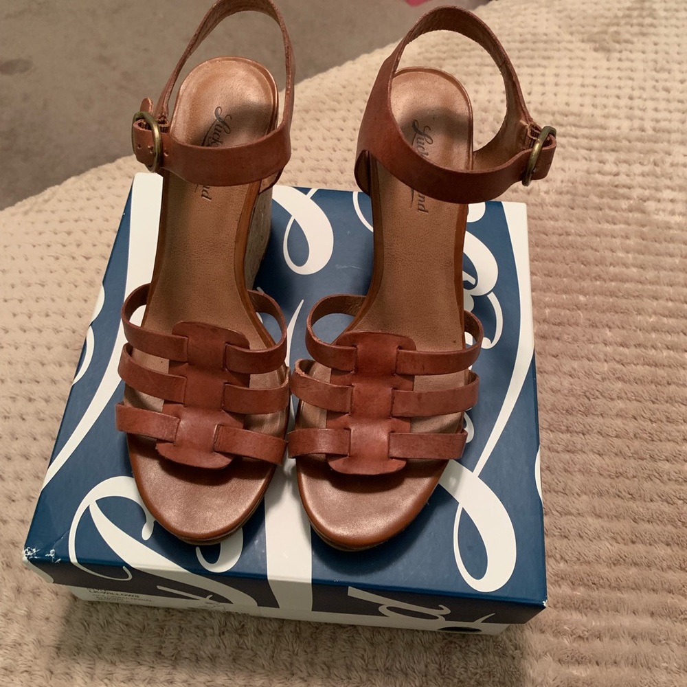 Lucky Brand Willows Wedge in Almond, Size 9.5